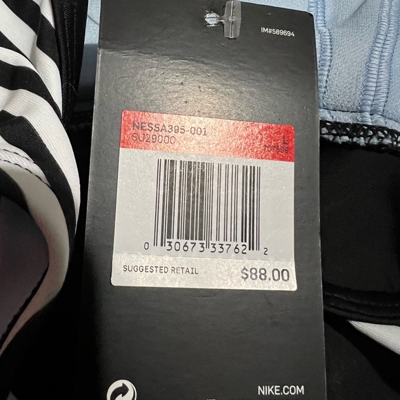 Nike - Picture 2 of 9